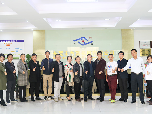 臺(tái)富機(jī)械客戶合影